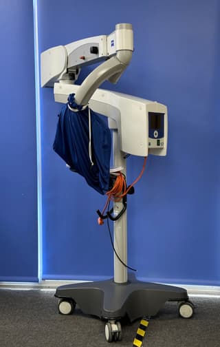 Zeiss OPMI Sensera Operating Microscope on Zeiss S7 Base Unit