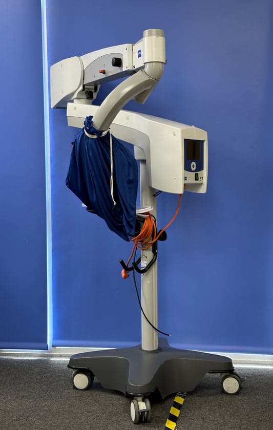 Zeiss OPMI Sensera Operating Microscope on Zeiss S7 Base Unit